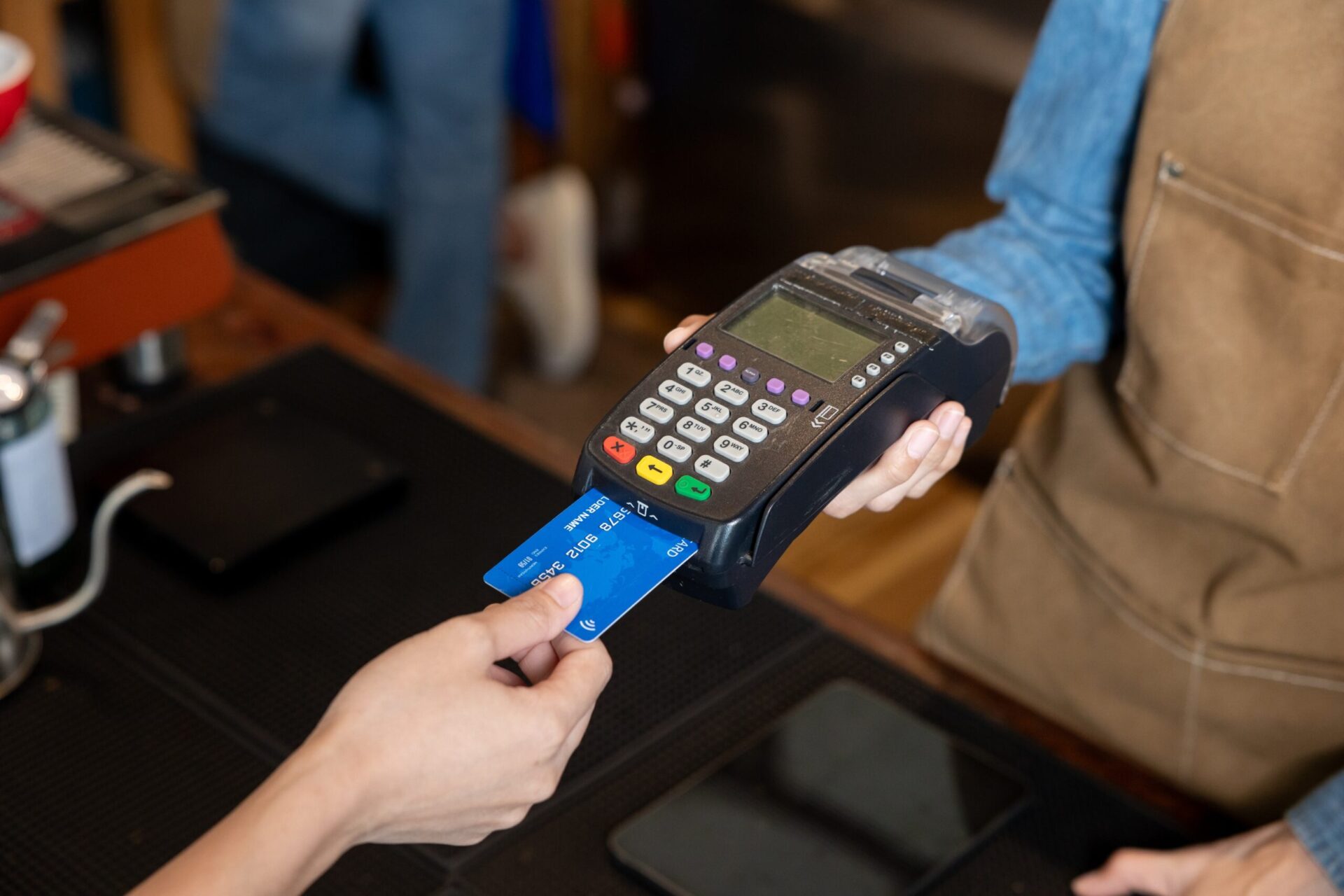 Close-up.,Customer,Hands,Are,Spending.,This,Store,Offers,A,Cashless